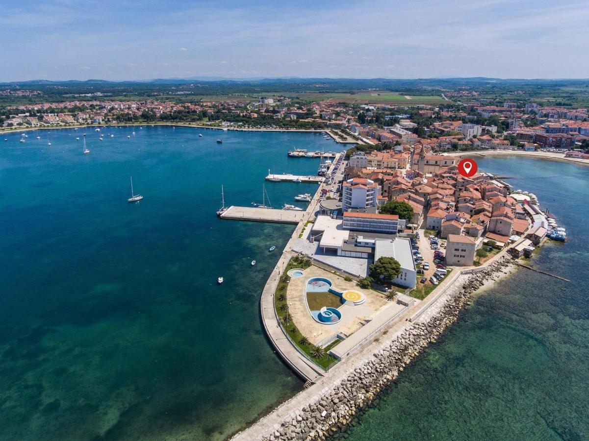 Old Town Apartments In Umag Exteriör bild