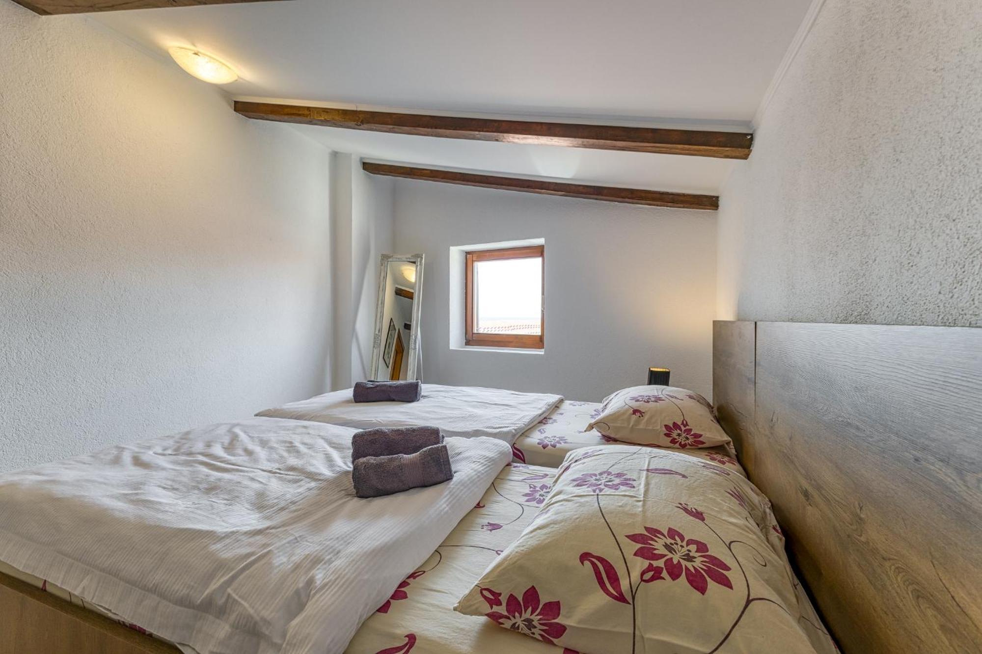 Old Town Apartments In Umag Exteriör bild